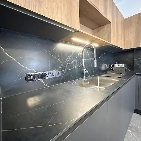 3bdr Design 125sqm 3 Min To Finikoudes Ларнака
