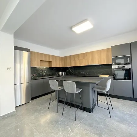 Apartmán 3bdr Design 125sqm 3 Min To Finikoudes Larnaca
