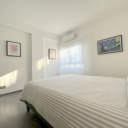 3bdr Design 125sqm 3 Min To Finikoudes * Ларнака