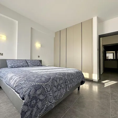 Lejlighed 3bdr Design 125sqm 3 Min To Finikoudes Larnaca