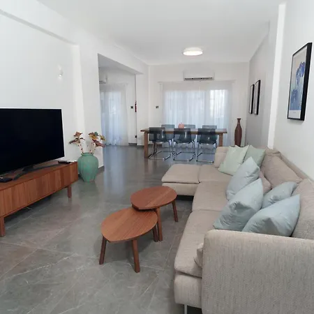 Apartment 3bdr Design 125sqm 3 Min To Finikoudes *