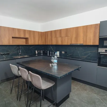 Apartment 3bdr Design 125sqm 3 Min To Finikoudes *