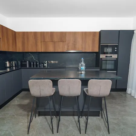 Central, Spacious, Modern, Finikoudes 3bdr Flat *