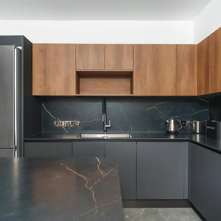 Central, Spacious, Modern, Finikoudes 3bdr Flat Ларнака