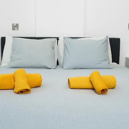 Central, Spacious, Modern, Finikoudes 3bdr Flat * Larnaca