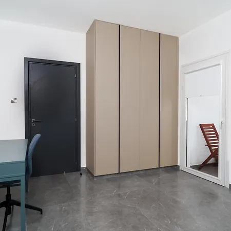 Central, Spacious, Modern, Finikoudes 3bdr Flat *