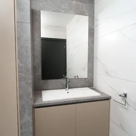 Central, Spacious, Modern, Finikoudes 3bdr Flat * Larnaca