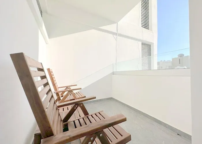 Rendezvous 3 Bedroom Flat アパート ラルナカ