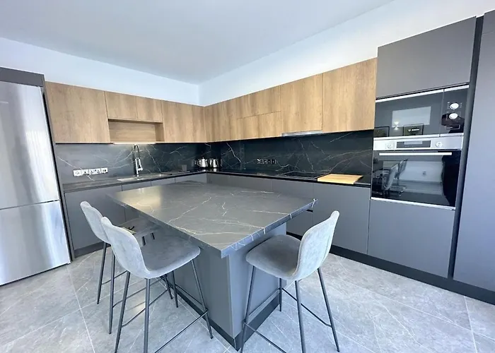 Rendezvous 3 Bedroom Flat アパート ラルナカ