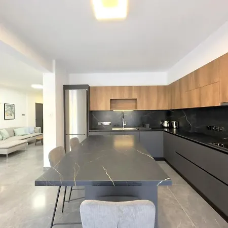 Apartament 3bdr Design 125sqm 3 Min To Finikoudes